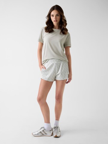 GUESS Regular Shorts in Grau