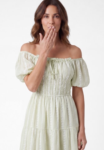 Usha - Vestido em verde