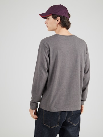 Pepe Jeans T-shirt 'EGGO' i grå