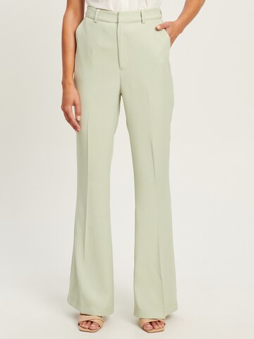 Willa Regular Pants 'CHARLY' in Green: front