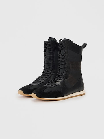 VAGABOND SHOEMAKERS Сапоги на шнуровке 'YASMIN' в Черный