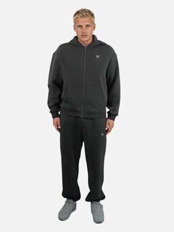 HEFTYKA Zip-Up Hoodie in Grey