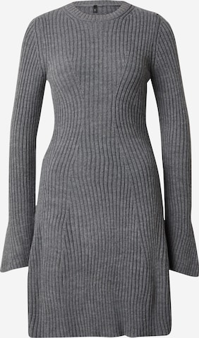 Robes en maille Trendyol en gris : devant