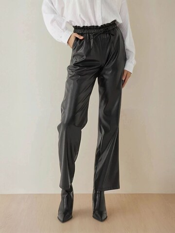 regular Pantaloni di Hiccup in nero: frontale