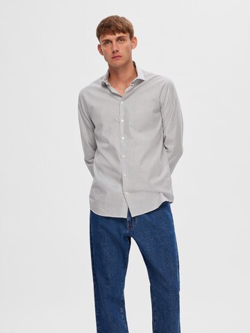 Coupe regular Chemise 'Milo' SELECTED HOMME en bleu : devant