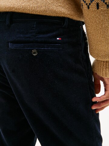 Effilé Pantalon chino TOMMY HILFIGER en bleu