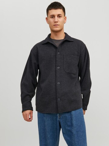 JACK & JONES Comfort fit Prehodna jakna 'Zac' | črna barva: sprednja stran