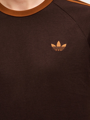 ADIDAS ORIGINALS Μπλουζάκι σε καφέ
