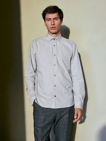 NextRegular Fit Košulja - siva boja: prednji dio