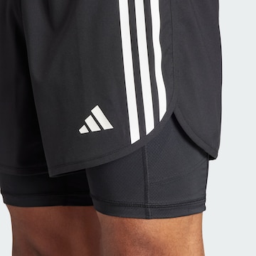 ADIDAS PERFORMANCEregular Sportske hlače 'Own The Run' - crna boja