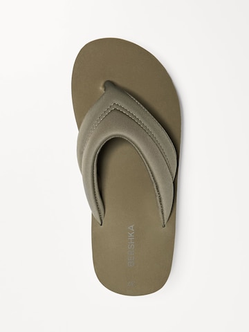 Séparateur d'orteils Bershka en vert