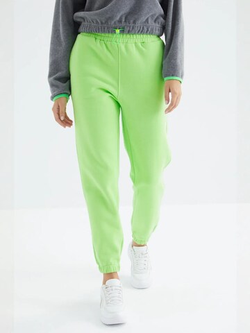 Tommy Life Sports trousers in Green: front