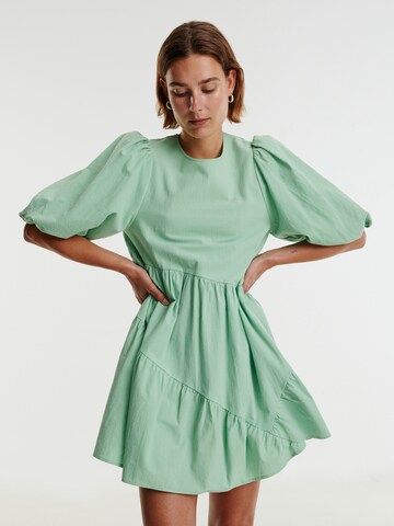 Robe 'Lene' EDITED en vert : devant