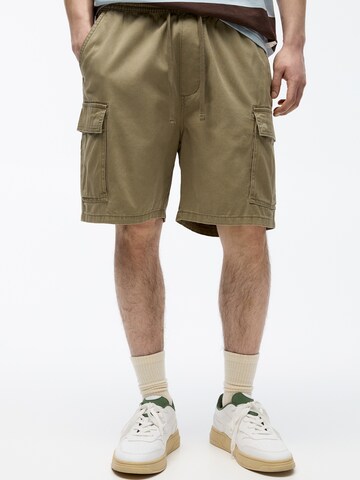 Pull&Bear Regular Shorts in Grün: predná strana