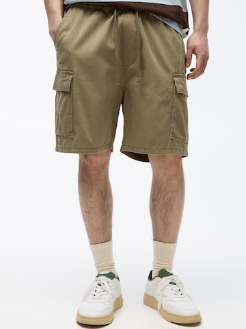 Pull&Bear Regular Карго панталон в зелено: отпред
