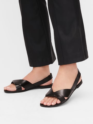 VAGABOND SHOEMAKERS Sandale 'Tia' in Schwarz: Vorderseite