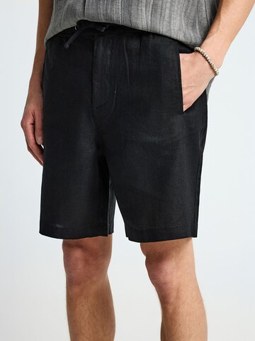 Regular Pantalon chino Funky Buddha en noir