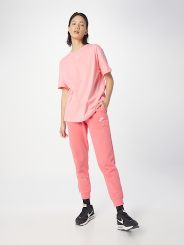 T-shirt 'Essential' Nike Sportswear en rose