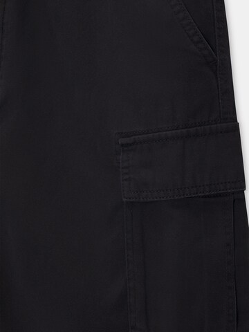 Pull&Bear Regular Cargo trousers in Black