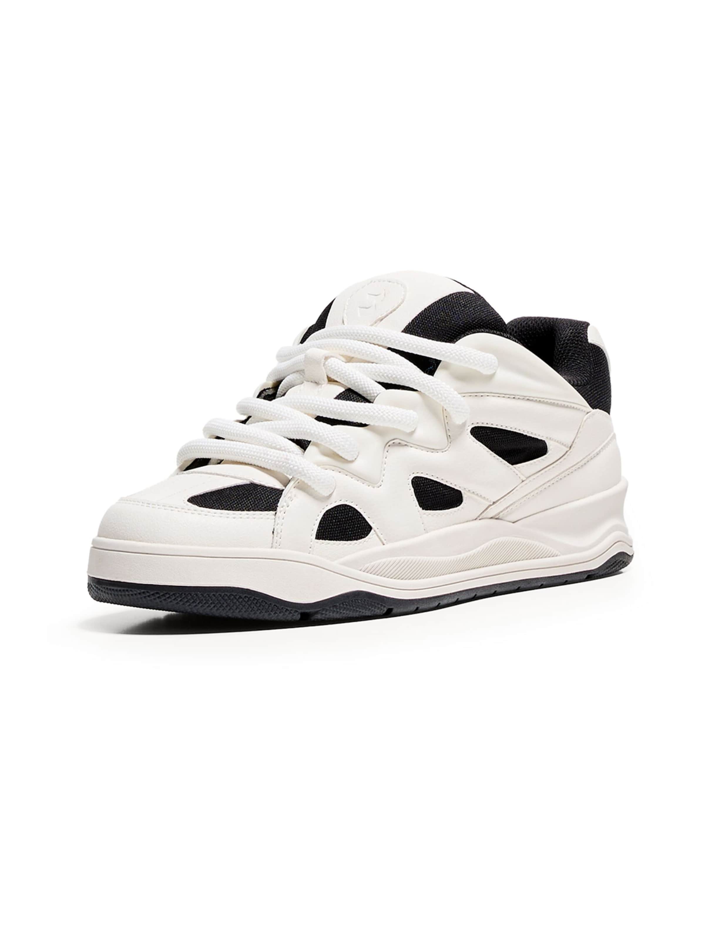 Bershka Ниски маратонки в бяло: отпред