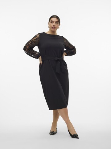 Robe de cocktail 'MAGDA' Vero Moda Curve en noir