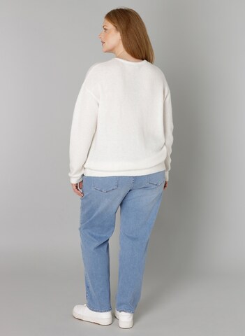 BASE LEVEL CURVY Strickjacke in Beige
