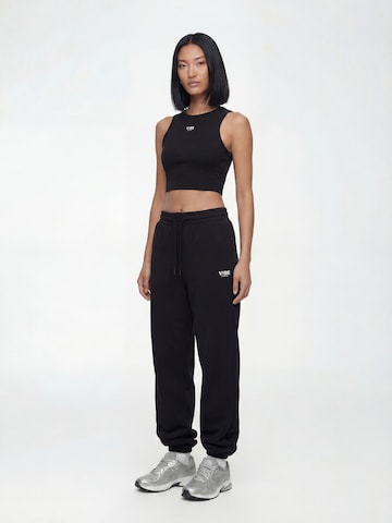 V!BE STUD!OS Конический (Tapered) Штаны в Черный