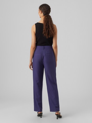 Regular Pantalon 'CAPRI' VERO MODA en bleu