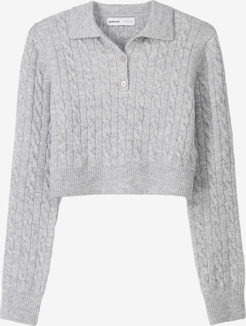 BershkaPulover - siva boja: prednji dio