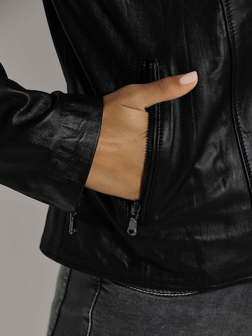 MADELEINE Jacke in Schwarz