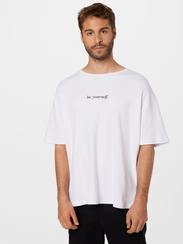 T-shirt oversize 'Be Yourself' NU-IN Plus en blanc : devant