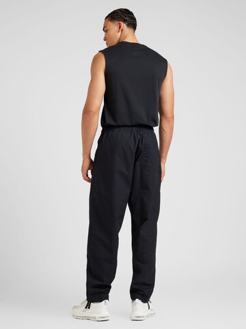 Loosefit Pantaloni 'CLUB BARCELONA' di Nike Sportswear in nero