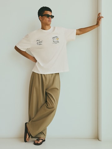 Tricou 'AFFOGATO/OSTRAS' de la Bershka pe alb