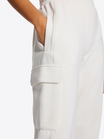 Effilé Pantalon cargo Rich & Royal en blanc