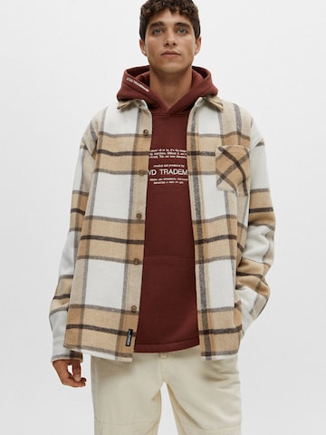 Pull&Bear Comfort Fit Paita värissä beige: edessä