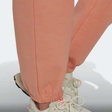 ADIDAS ORIGINALS - Tapered Pantalón en rosa