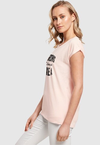 Merchcode Shirt 'WD - Strong Like A Woman' in Roze