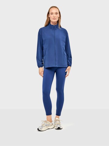 Gisela Jacke in Blau