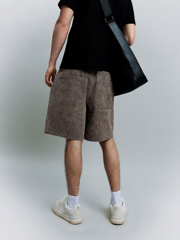 Bershka Baggy Shorts in Grau