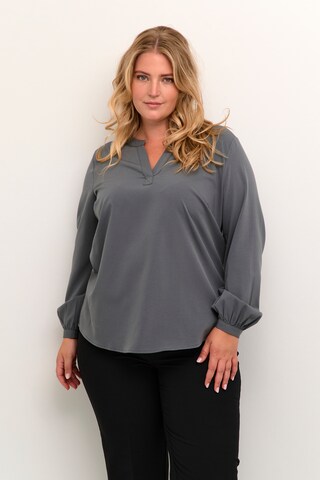 KAFFE CURVE Blouse 'Janna' in Grijs: voorkant