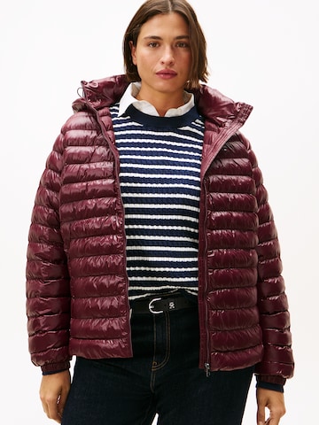 Veste mi-saison Tommy Hilfiger Curve en rouge : devant