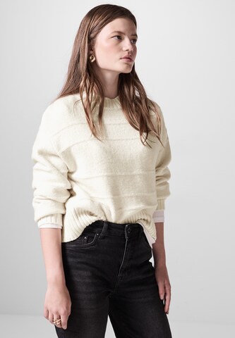 Street One Studio Sweater in White: front