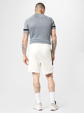 Nike Sportswear Štandardný strih Nohavice - biela