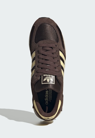 ADIDAS ORIGINALS - Zapatillas deportivas bajas 'La Trainer' en marrón