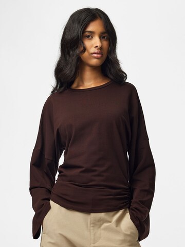 PIECES Shirt 'PCAlli' in Braun: Vorderseite