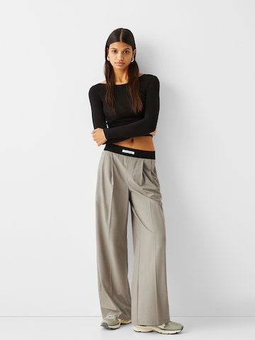 Bershka Wide leg Pleat-Front Pants in Green