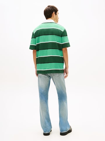 Tricou de la Tommy Jeans pe verde