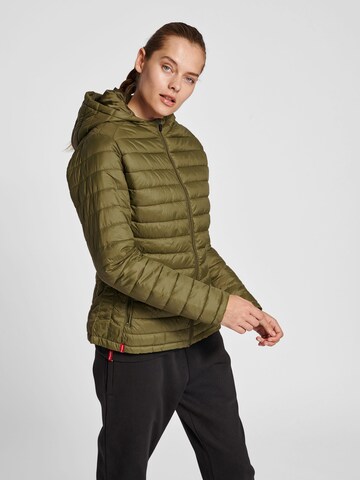 Veste d’hiver Hummel en vert : devant