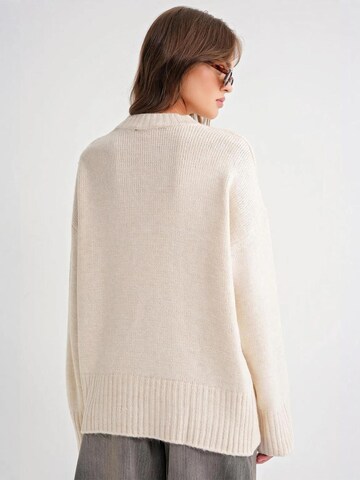 Pullover di MixRay in bianco