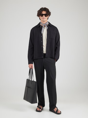 s.Oliver - regular Pantalón de pinzas en negro